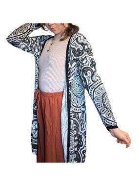 Venario Black + white long sleeve cardigan